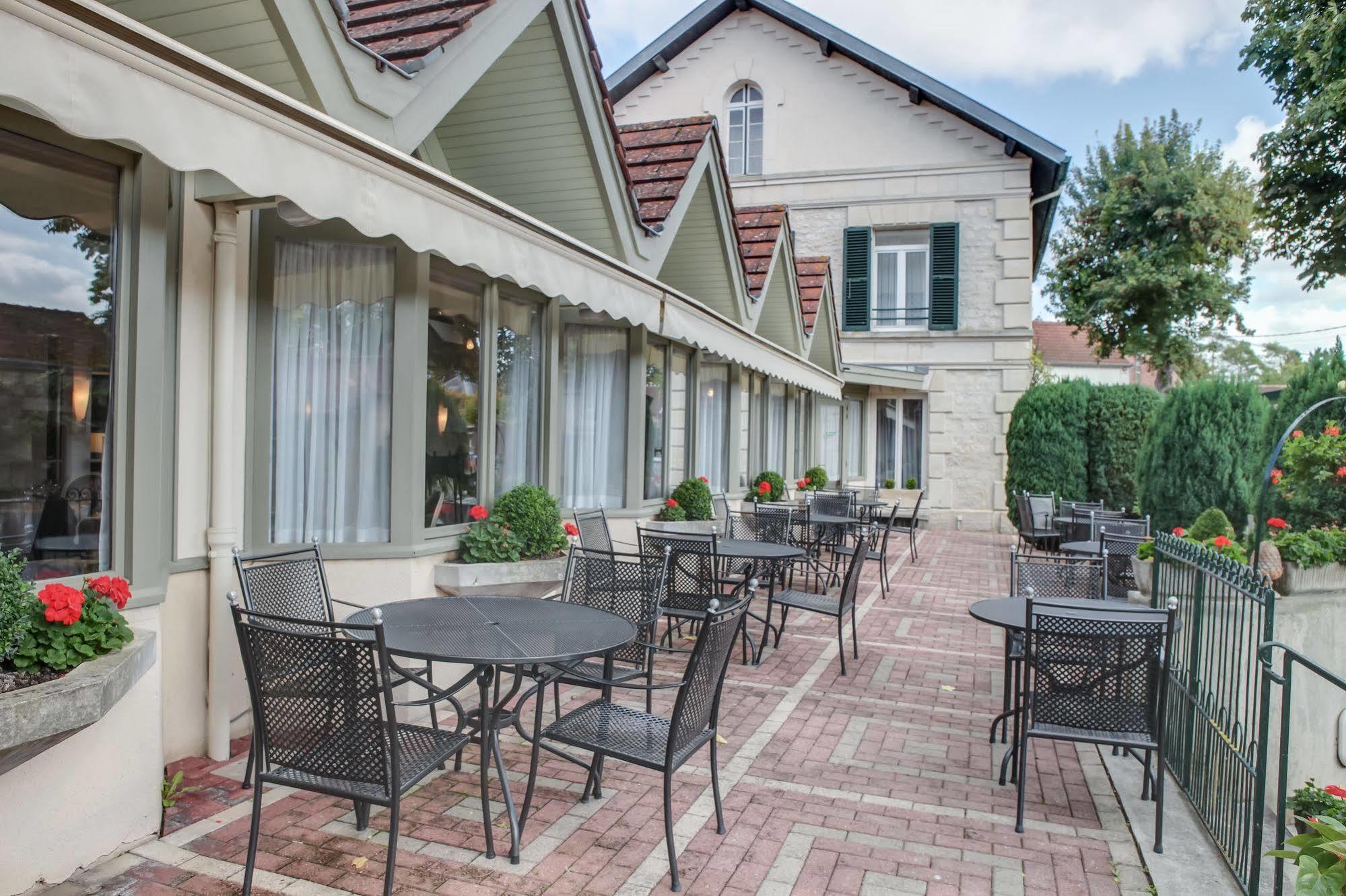 Hôtel Relais d'Aumale Orry-La-Ville Exterior foto